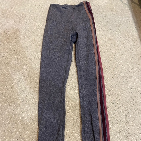 Lululemon Size 2 Rare Take a Hint 7/8 Leggings - Picture 1 of 2